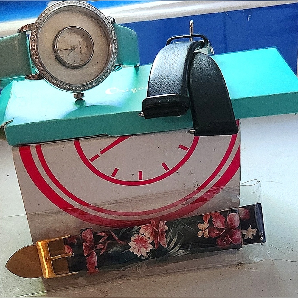 NWOT Signature Origami Owl living locket watch